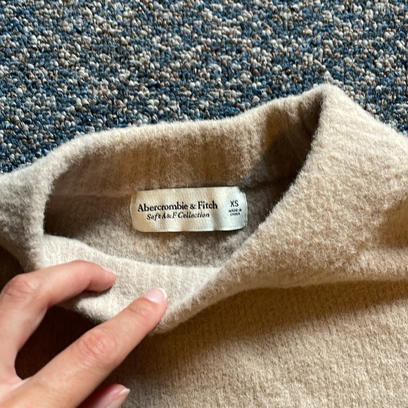 Abercrombie and fitch Soft AF sweater - Picture 3 of 3